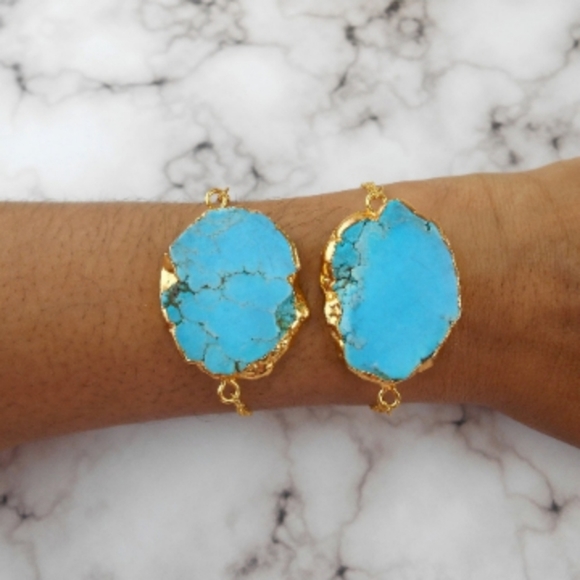 🆕️ Howlite Gold Bracelet - Picture 2 of 5